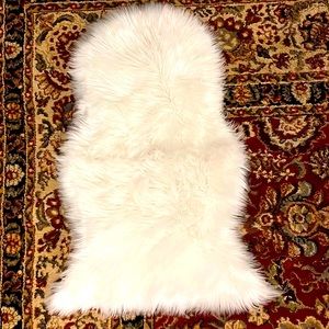 Faux sheepskin area rug or photo back drop, 35”x17”